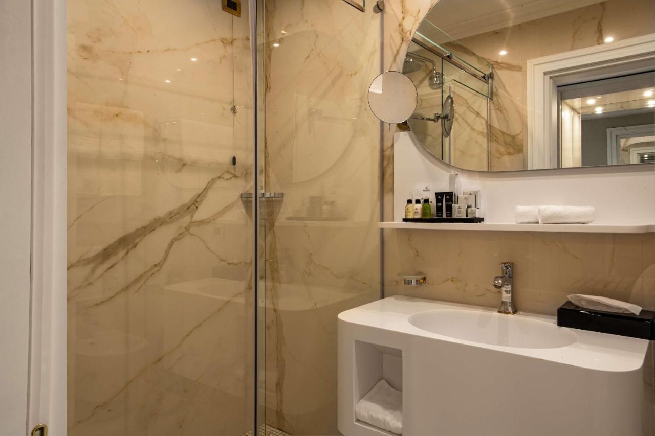 Radisson Collection Morina Hotel, Hotel