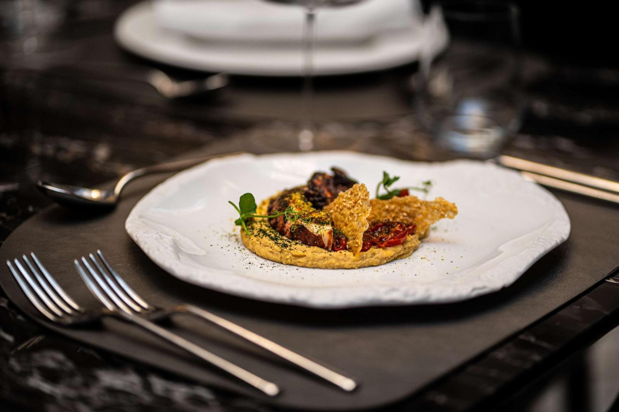 Radisson Collection Morina Hotel, 4* Tirana